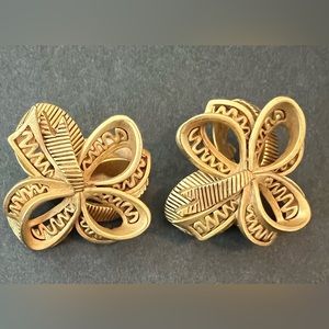 Oscar de la Renta gold bow clip on earrings